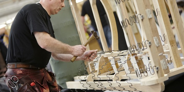 Suspension in Chesterfield sofa